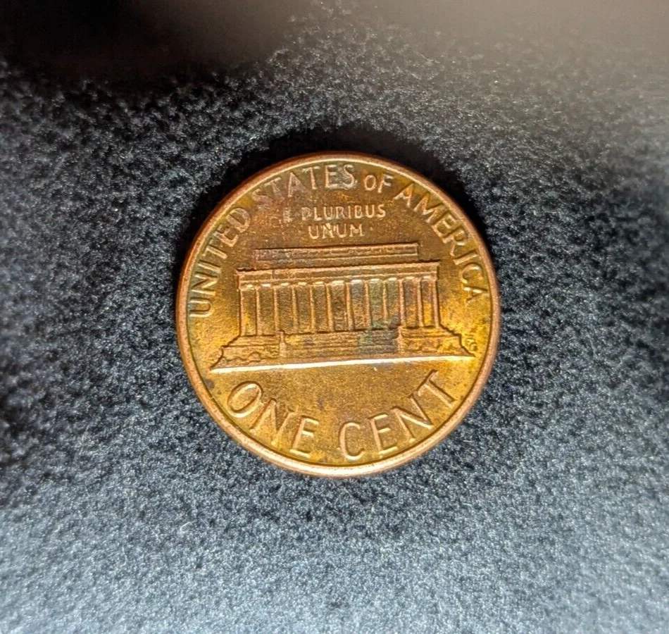 RARE ERROR 1982 PENNY NO MINT MISSING LETTERS AND ITEMS ALSO AN EYE DIE CRACK*** - Image 1 of 4