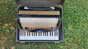 Nice  Hohner Verdi VM  accordion  fisarmonica 11/3 couplers