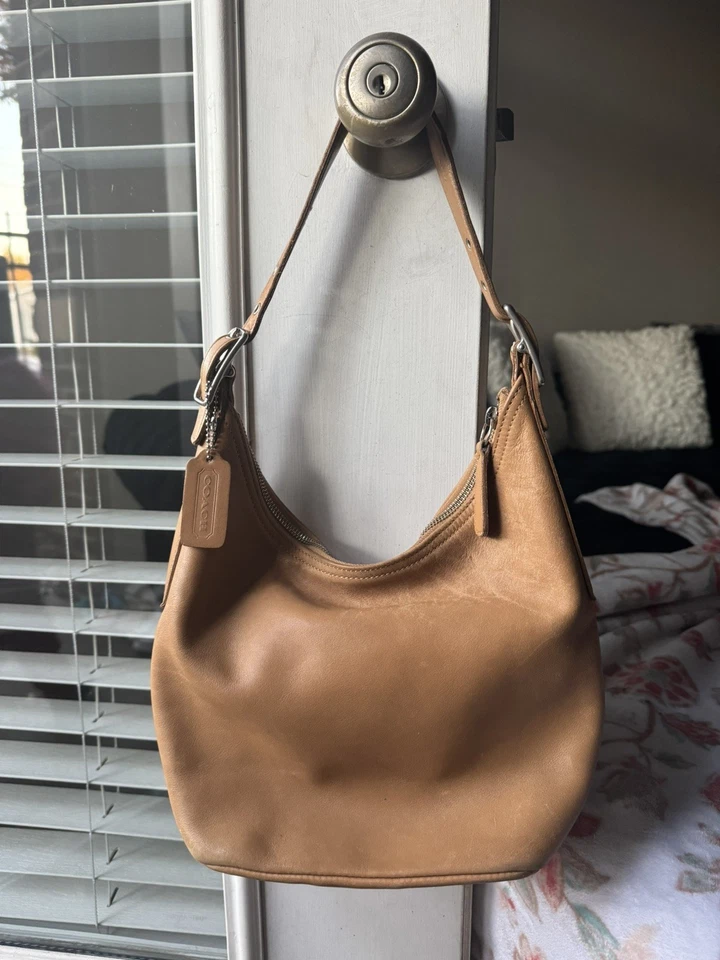 COACH E1D-9823 Camel Vintage Shoulder Handbag Leather Legacy West Hobo Old Tote - Image 1 of 4
