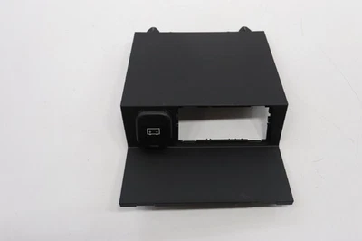 MAZDA CX-5 2017-2025 consola central panel de moldura con toma de corriente fabricante de equipos originales negro_KD6 Foto 1 de 4