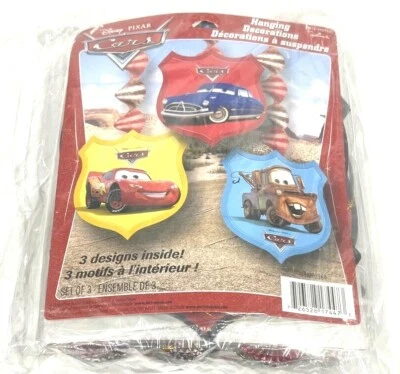 Decoraciones colgantes vintage de coches Disney Pixar (lote de 6 paquetes de 3) Foto 1 de 4