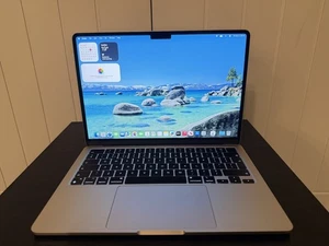 MacBook Air M3 (13-inch) 16GB Ram, 256GB, Starlight, Only Charged 20 Times! - Picture 1 of 8