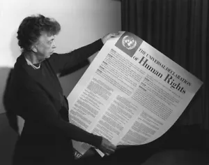 Póster fotográfico impreso de la Declaración Universal de los Derechos Humanos de Eleanor Roosevelt - Imagen 1 de 1