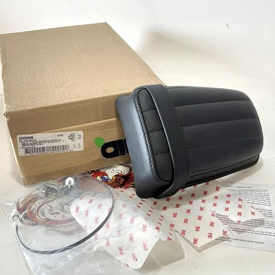 NUEVO Genuino Harley Softail 2012-2017 Slim Style Passenger Pillion Seat 52400039 Foto 1 de 4