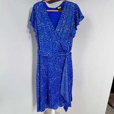 Vestido DKNY 20W Azul Blanco Estampado Abstracto Imitación Envoltura Manga Acampanada Midi Carrera Foto 1 de 4