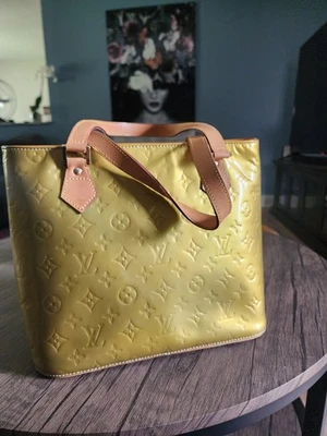 Bolso de mano o bandolera Louis Vuitton Vernis Houston charol amarillo  Foto 1 de 4