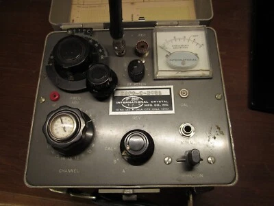 Generador de señal/desviación de frecuencia International Crystal 2400-C-2491 de colección Foto 1 de 4
