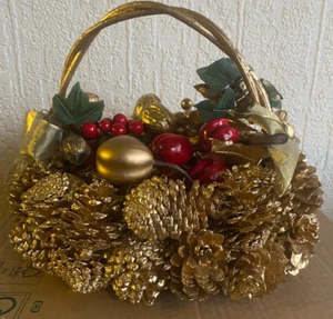 Vintage Christmas gold wicker & pine cone basket - table centrepiece 12" x 10" - Picture 1 of 8