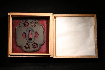 Tsuba japonês metal trabalho ferro ameixa flores sukashi openwork moderno - Imagem 1 de 4