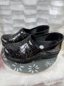 Dansko Schwarz Leder Leopard Lack Clogs Größe 39EU 8-8,5US Berufsschuhe - Bild 1 von 9