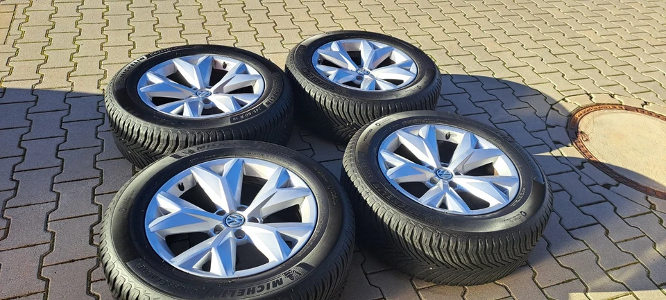 VW Felgen mit Allwetter Reifen 245 60 R18 / 5x112 - Bild 1 von 4