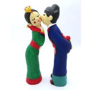Vintage Korean Hanbok Love Couple Figurines Polystone Kissing Statues 5.5" Tall - Picture 1 of 10