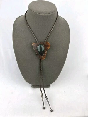 Corbata Bolo Vintage 1 3/4" Piedra Verde Sobre 2 5/8" Montaje Madera En 17 1/2" Cordón Belleza Foto 1 de 4