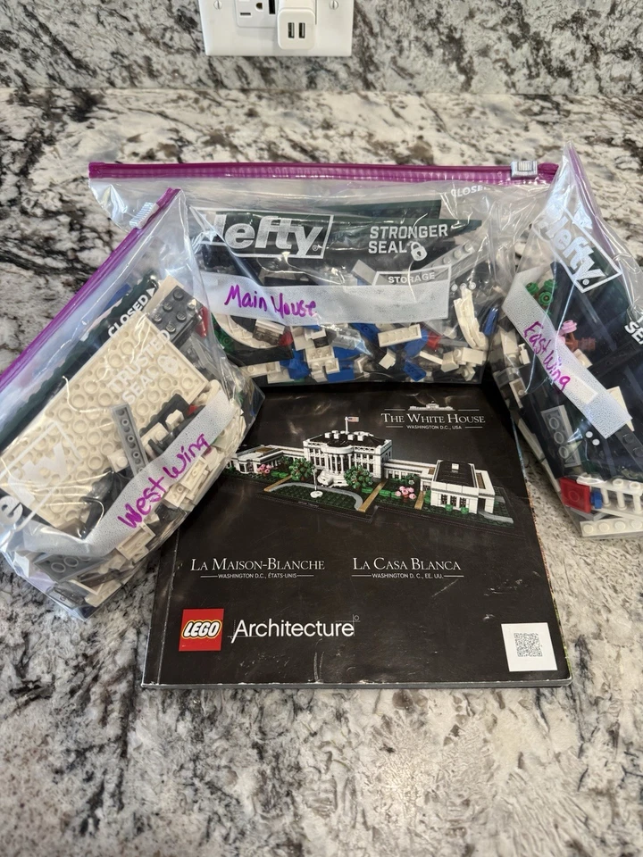 LEGO 21054: Architecture- The White House. Used. 100% Complete W/  Instructions. - Image 1 of 1