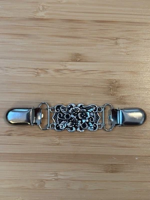 Capa Floral Plateada Cierre Disfraz Capas Juegos con disfraces Vestir Renacimiento Foto 1 de 4