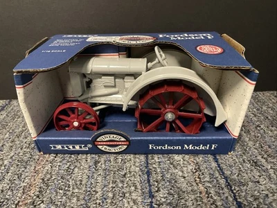 ERTL 1/16 FORDSON MODEL F TRACTOR - NIB- NEVER DISPLAYED - Image 1 of 4
