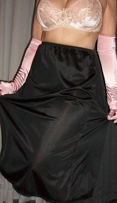 Винтажный Vanity Fair черный блестящий нейлон половина скольжения L новый с ярлыками США - Изображение 1 из 4