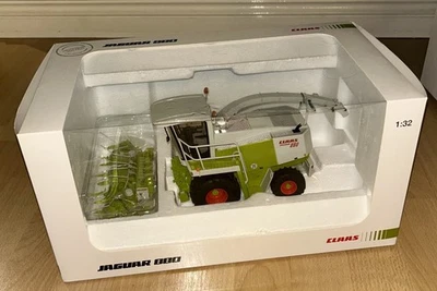New - Universal Hobbies - Claas Jaguar 880 Forage Harvester 1:32 scale - Image 1 of 4