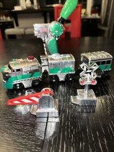 GEOTRAX~CLOVER EXPRESS GREEN / SILVER TRAIN WITH REMOTE Works! - Picture 1 of 6