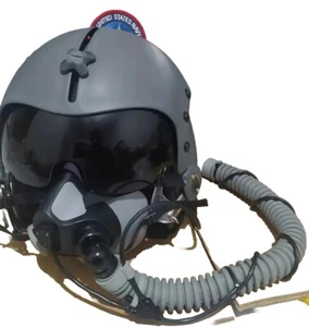 CASCO PILOTA CACCIA TOP GUN MAVERICK GRIGIO CHIARO CON MASCHERA OSSIGENO (REPLICA) - Foto 1 di 11