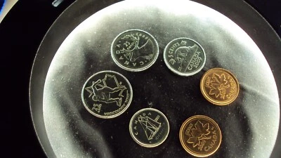 2009 coin set are in near mint condition - Image 1 of 2