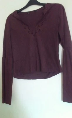 haut marron faux daim effet choc. 8 manches évasées. motifs perforés - Photo 1/4