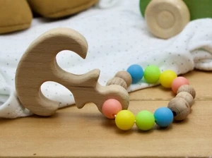 Baby rattle ring - teething - silicone and wood beads - Picture 1 of 6