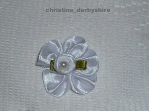 BONITO ACCESORIO DE ARCO MAGNÉTICO PARA EL CABELLO FLOR BLANCA 4 RENACIDOS/BEBÉ - Imagen 1 de 1