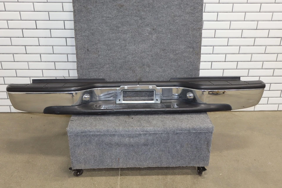 1999-2007 Chevy Silverado 2500HD OEM Chrome Rear Bumper (Opt HVY) Foto 1 de 4