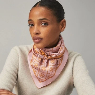 Cachecol quadrado logotipo T monograma Tory Burch novo com etiquetas - calêndula dourada/mistura de seda rosa - Imagem 1 de 4