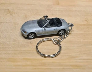 1/72 DIECAST CAR BMW Z3 CABRIOLET KEYCHAIN KEYRING - Picture 1 of 4