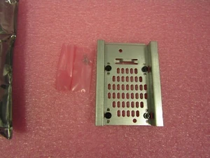 1B23ULR00-600-G NetApp SAS Hard Drive Tray 2.5'' - 3.5'' converter - Picture 1 of 3