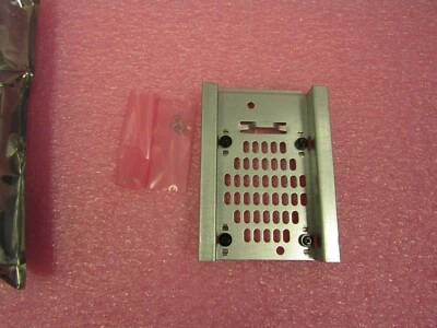 1B23ULR00-600-G NetApp SAS Hard Drive Tray 2.5'' - 3.5'' converter - Image 1 of 3