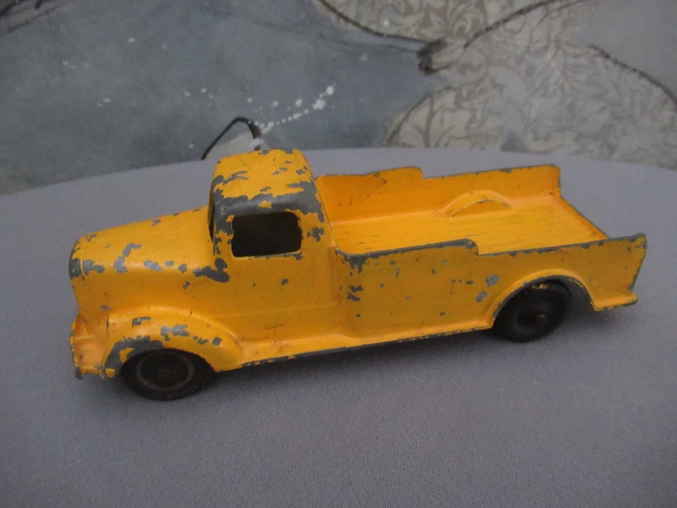 复古 罕见 TOOTSIE TOY 1940 年代 MACK INTERNATIONAL PICKUP TRUCK 黄色压钢 — 第 1/4 张图片