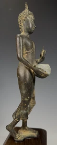 Buda caminante de bronce tailandés Tailandia con cuenco para mendigos aprox. siglo XX - Imagen 1 de 24