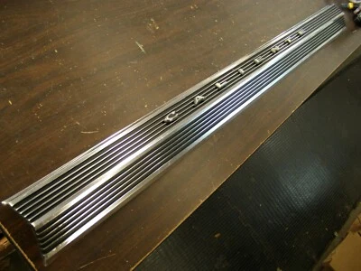 Орнамент отделочной панели заднего кузова Ford 1967 Mercury Comet Caliente новый из старых запасов от оригинального производителя - Изображение 1 из 4