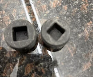 1965-72 CHEVROLET BIG BLOCK CYLINDER HEAD PLUGS 1-1/4 NEW GM NOS OLD STOCK PAIR - Picture 1 of 3