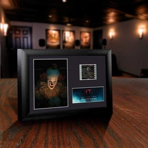 It Comes Back Chapter 2 Pennywise Clown Stephen King 35mm Film Cell Display NEU! - Bild 1 von 3