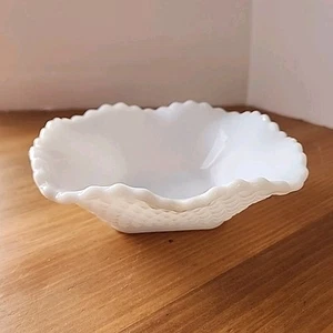 Plato de caramelo cuadrado de vidrio de leche Hazel Atlas vintage patrón de edredón de diamantes cuadrado de 6" - Imagen 1 de 18