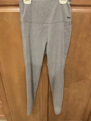 Legging de yoga gris lavado con tiras logotipo acento bolsillo Victoria's Secret ROSA pequeño Foto 1 de 4