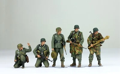 Set 05 ProPainted Figures of German Infantry, Late WW2 - Image 1 of 4