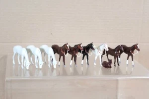 BRITAINS HOLLOW CAST RE PAINTED FARM THOROUGHBRED RACING HORSES & FOAL oj - Picture 1 of 11