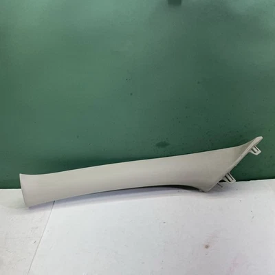 Nissan Rogue Sport SL 2017-22 AWD parabrisas delantero izquierdo cubierta de pilar moldura OEM Foto 1 de 4