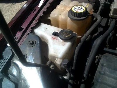 Wash Reservoir Includes Pump Fits 05-07 FIVE HUNDRED 3292597 - Image 1 of 2