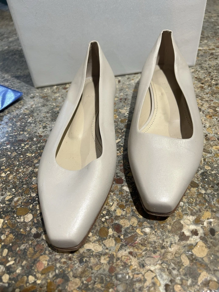 Ladies Theory beige flats leather 37 7.5 - Image 1 of 4