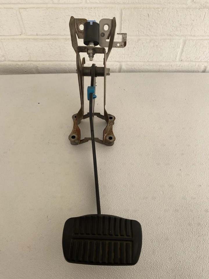 Conjunto de pedal de freno Subaru Legacy Outback 2015-2019 genuino OEM 36012AL10A Foto 1 de 4