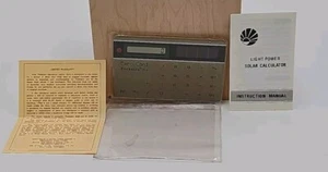 Vintage super dünner solarbetriebener Kreditkarten Taschenrechner mit Etui! Funktioniert! - Bild 1 von 4