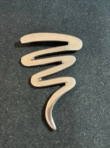 Bold Silver Tone Tornado Shaped Brooch 1-31 - Picture 1 of 4