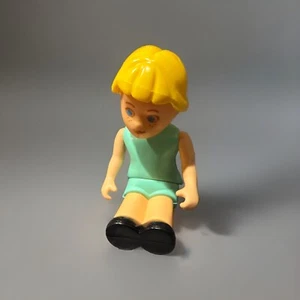 Vintage Little Tikes casa delle bambole BAMBOLA RAGAZZA FIGLIA SORELLA - vestito verde biondo - Foto 1 di 5