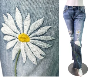 Driftwood Eva Boot Cut Daisy Fields Distressed Denim Jeans $158 Size 27 - Picture 1 of 13